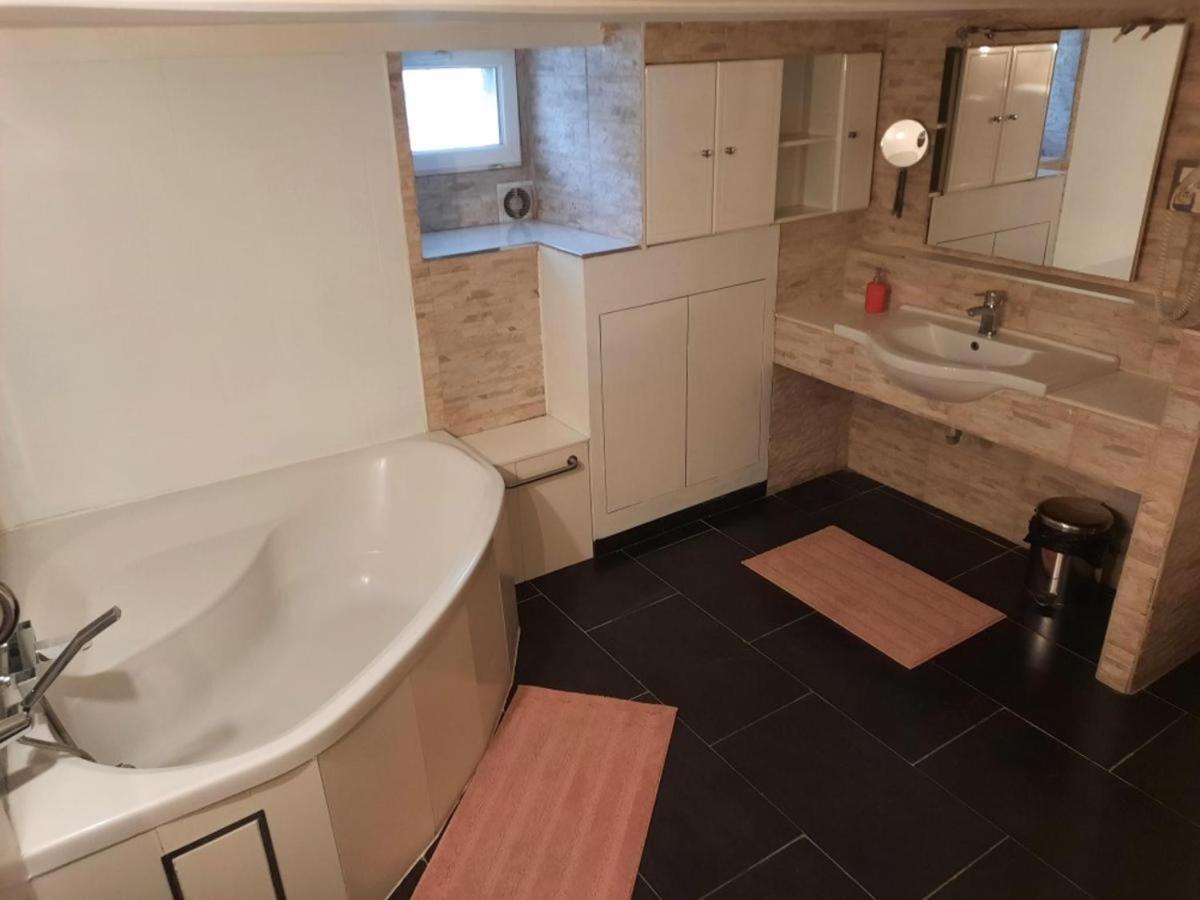 Liège 4420 Rue Jean Jaurès 45 Grande Maison Joyeuse Avec Terrasse 30m2 Pour 8 Personnes Maximum Casa vacanze